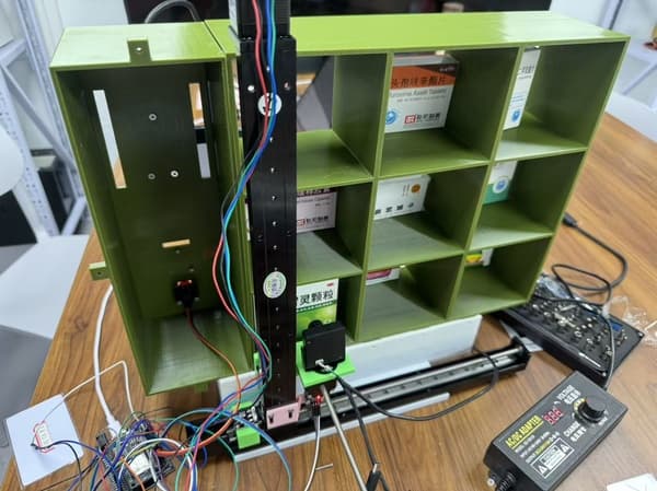 基于边缘 AI 视觉识别的医院自动取药系统 过程照片 2