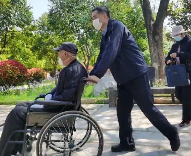 基于头部姿态控制的脑梗患者居家轮椅 过程照片 4